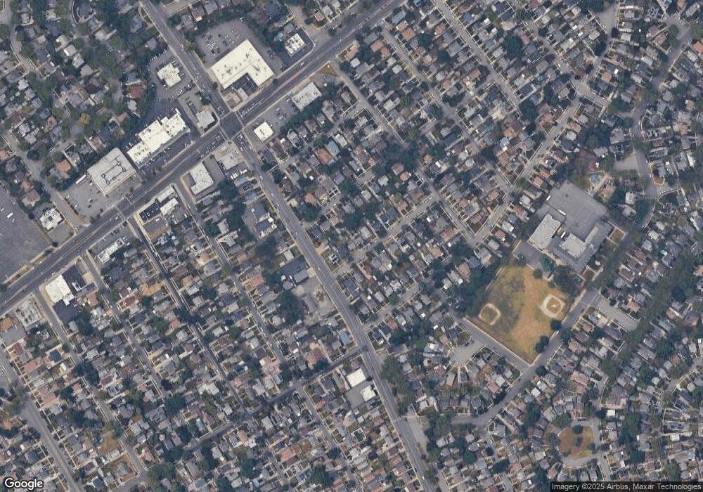 39 Manly Place, New Hyde Park, NY 11040 - photo 1