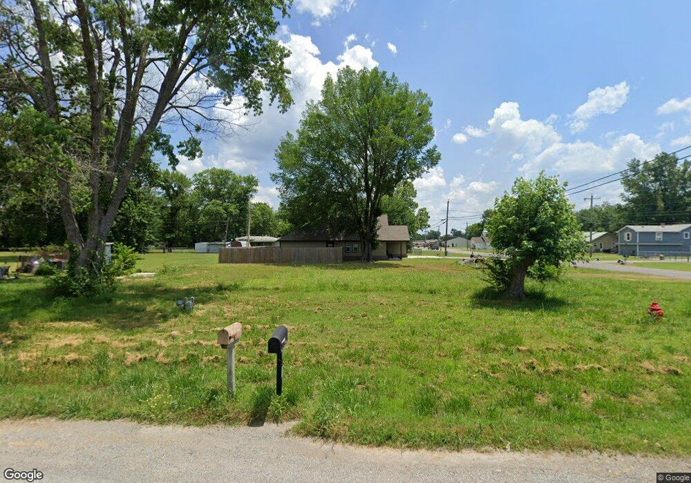 412 W Main St, Chouteau, OK 74337 - photo 1