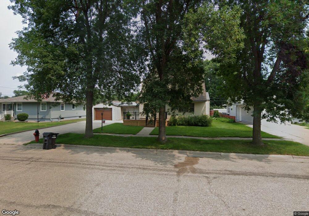 924 3rd Ave NW, Jamestown, ND 58401 - photo 1