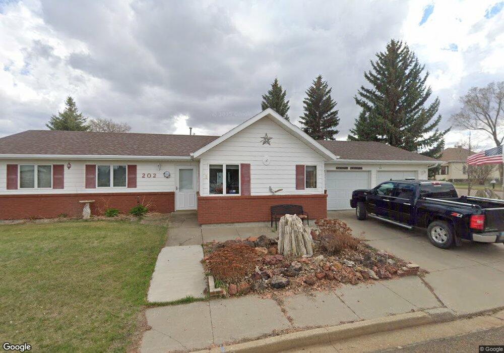 202 E Elm Ave, Glen Ullin, ND 58631 - photo 1