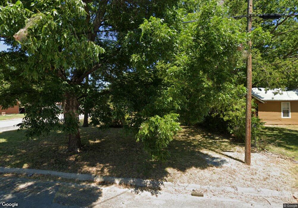 338 Ritchey St, Gainesville, TX 76240 - photo 1