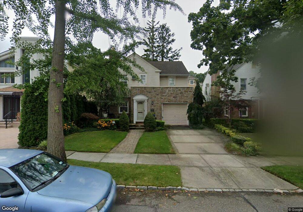 18548 80th Rd, Jamaica, NY 11432 - photo 1