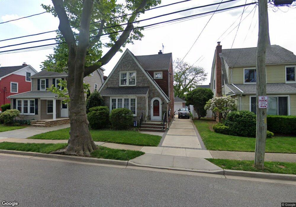 43 Violet Ave, Mineola, NY 11501 - photo 1