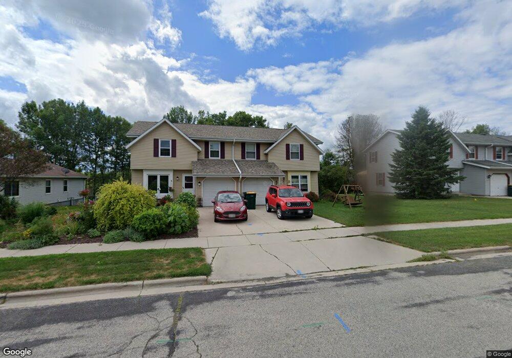 3327 Stanford Ln, West Bend, WI 53090 - photo 1