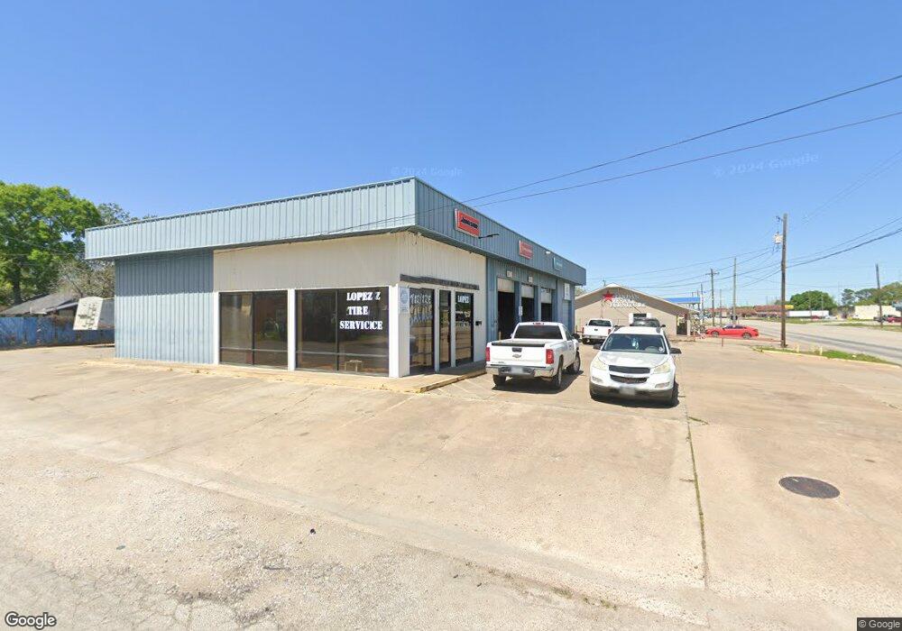 1420 Avenue F, Bay City, TX 77414 - photo 1
