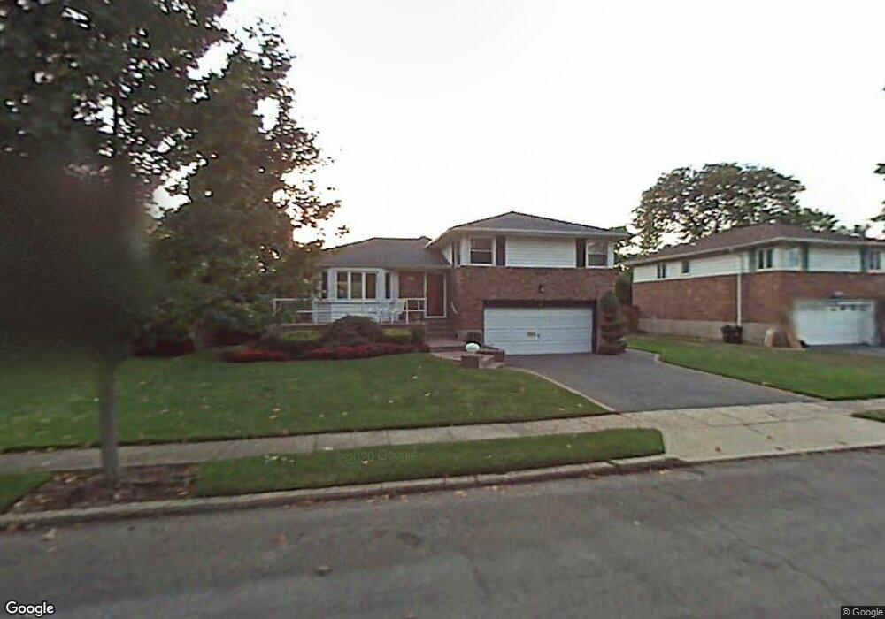 19 Hollywood Dr, Plainview, NY 11803 - photo 1