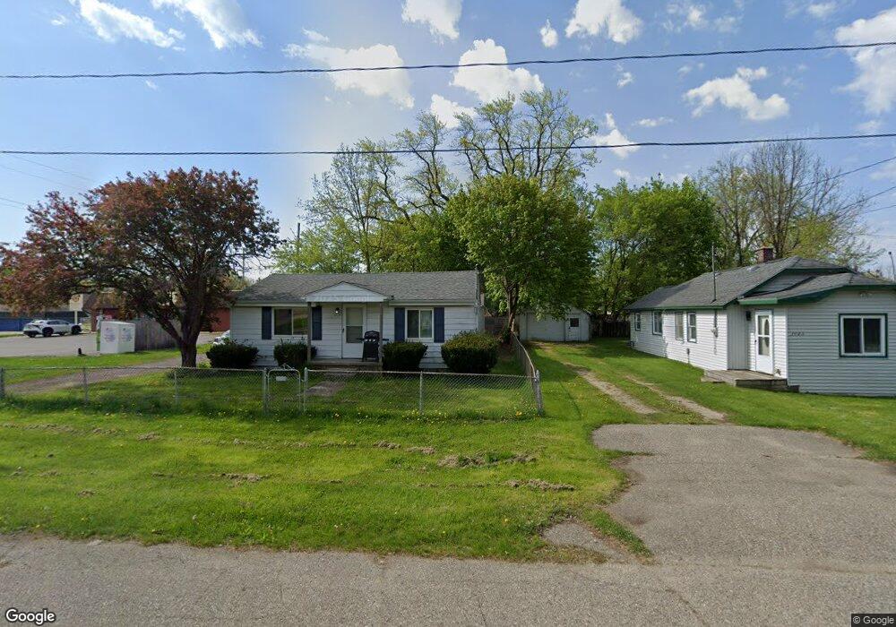 1019 W Schumacher Ave, Flint, MI 48507 - photo 1