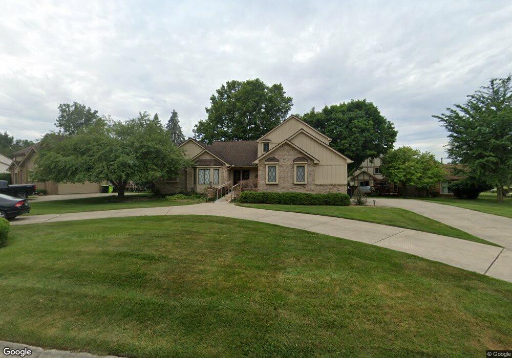 5236 Woodrun Dr, West Bloomfield, MI 48323 - photo 1