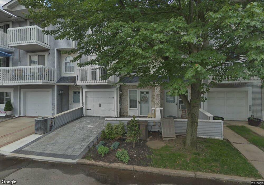 63 Country Dr E unit 60, Staten Island, NY 10314 - photo 1