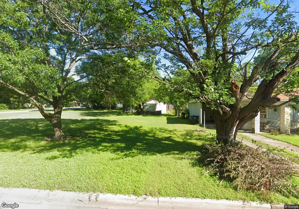 916 Bales St, Cleburne, TX 76033 - photo 1
