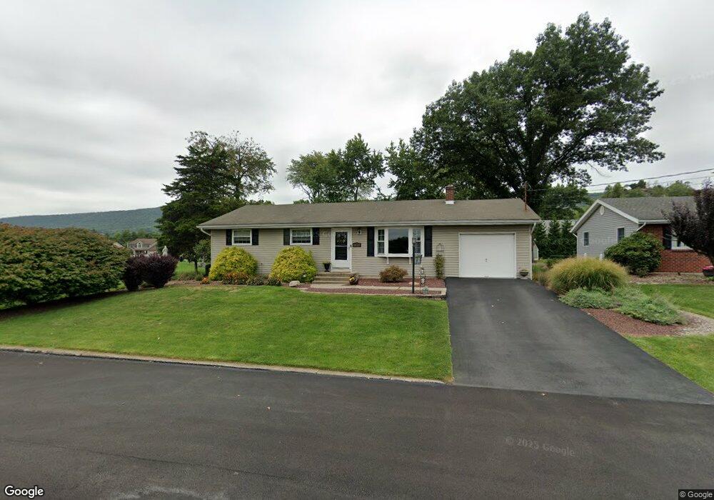 1037 Bayberry Rd, Pen Argyl, PA 18072 - photo 1