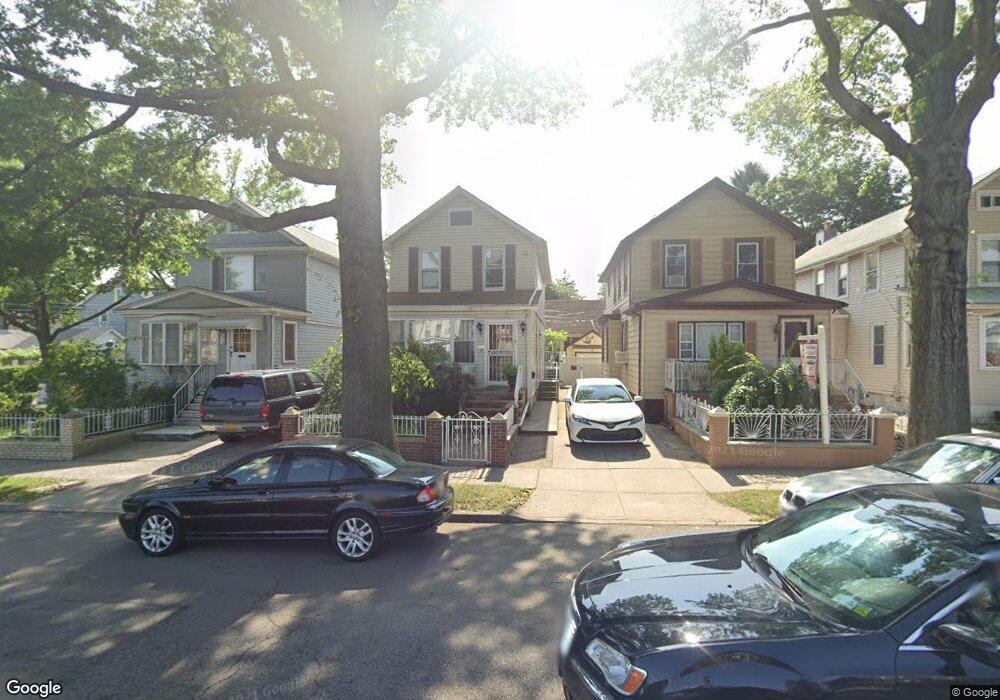 4412 Utopia Pkwy, Flushing, NY 11358 - photo 1