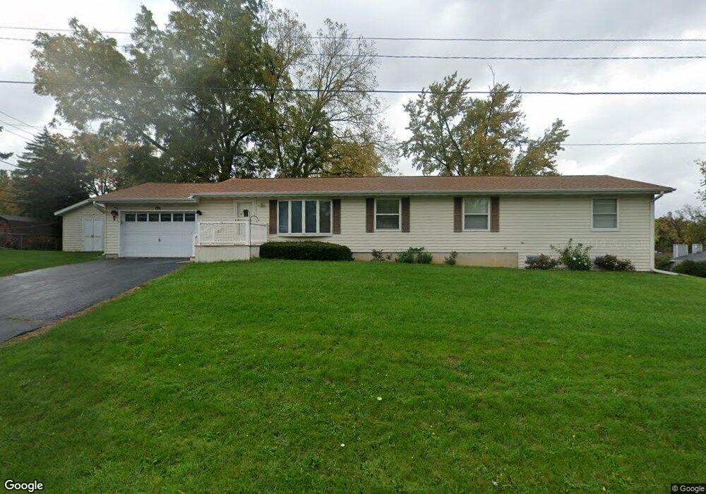 205 Hunters Path, Lake In the Hills, IL 60156 - photo 1