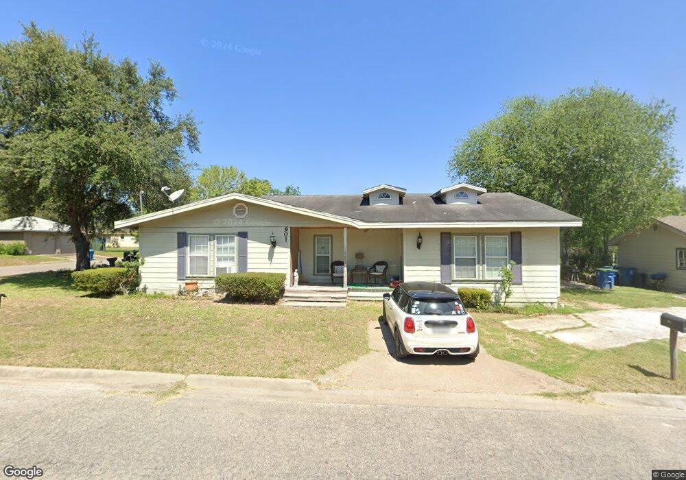 901 E Gramman St, Beeville, TX 78102 - photo 1