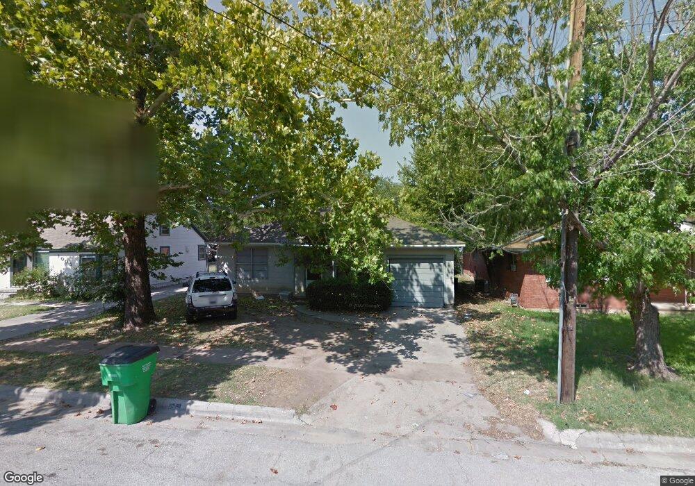 1007 N Clements St, Gainesville, TX 76240 - photo 1