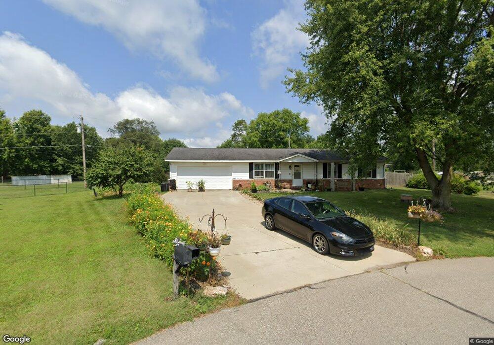 2712 E Tracy Ct, Columbus, IN 47201 - photo 1