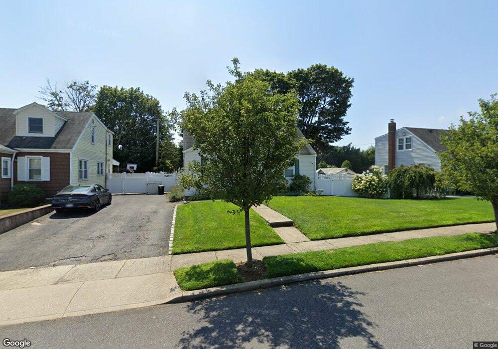 254 S Pershing Ave, Bethpage, NY 11714 - photo 1