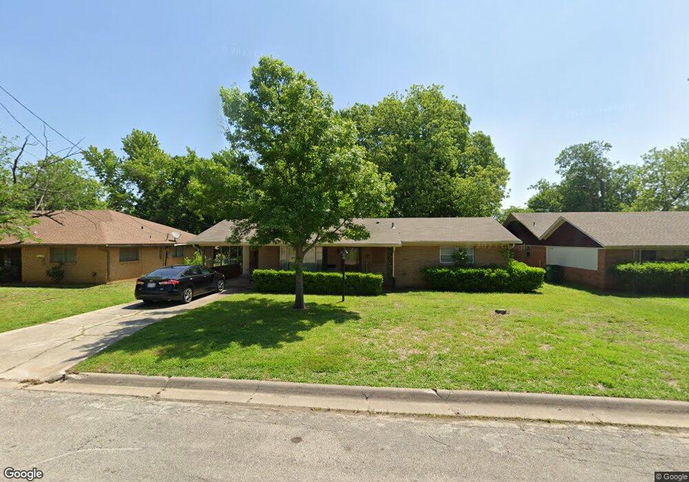 1216 Elmwood St, Gainesville, TX 76240 - photo 1