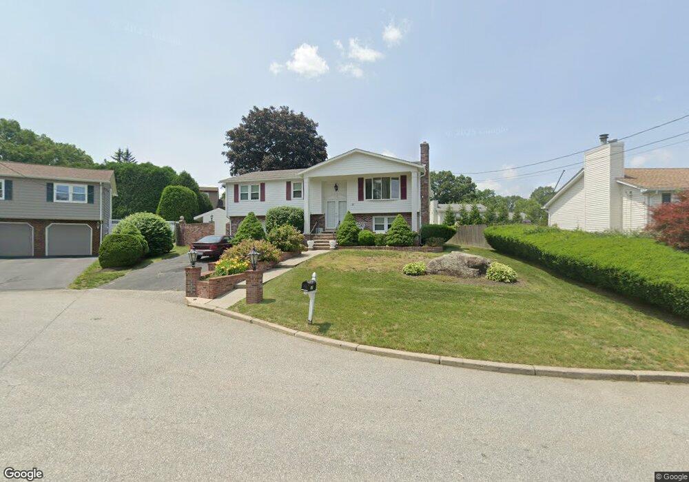 15 Jasmine Ct, Cranston, RI 02920 - photo 1