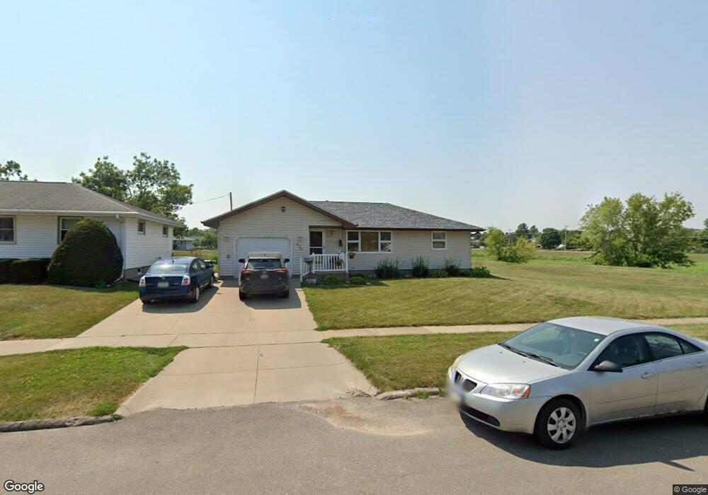 424 28th St NW, Cedar Rapids, IA 52405 - photo 1