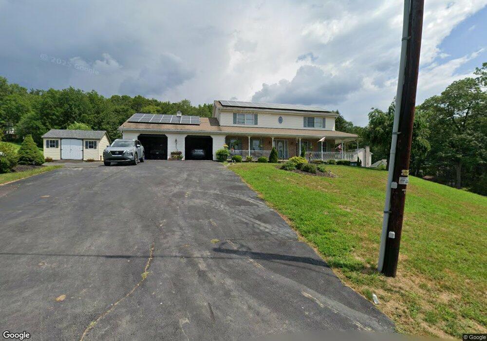 322 W 10th St, Jim Thorpe, PA 18229 - photo 1