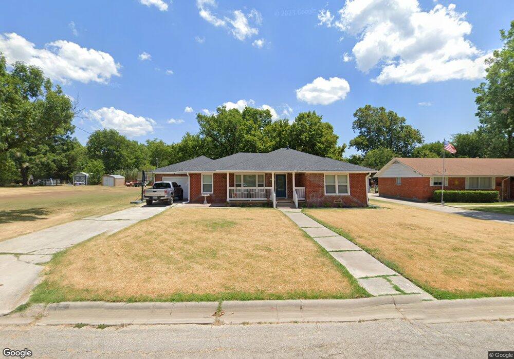 1206 Hillcrest Blvd, Gainesville, TX 76240 - photo 1