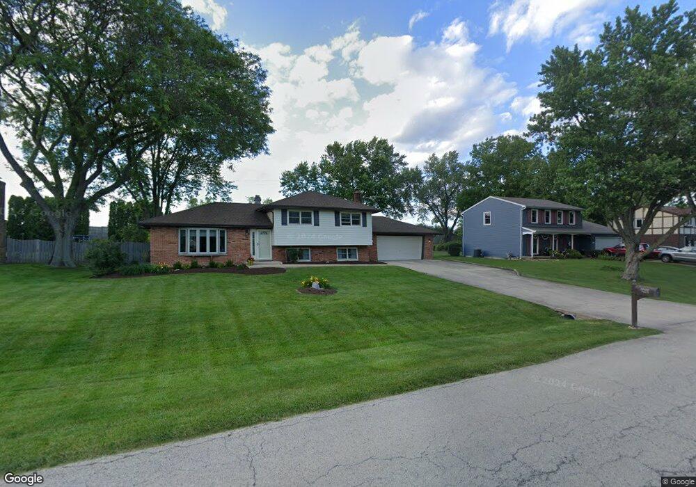 29W182 Wagner Rd, Naperville, IL 60564 - photo 1