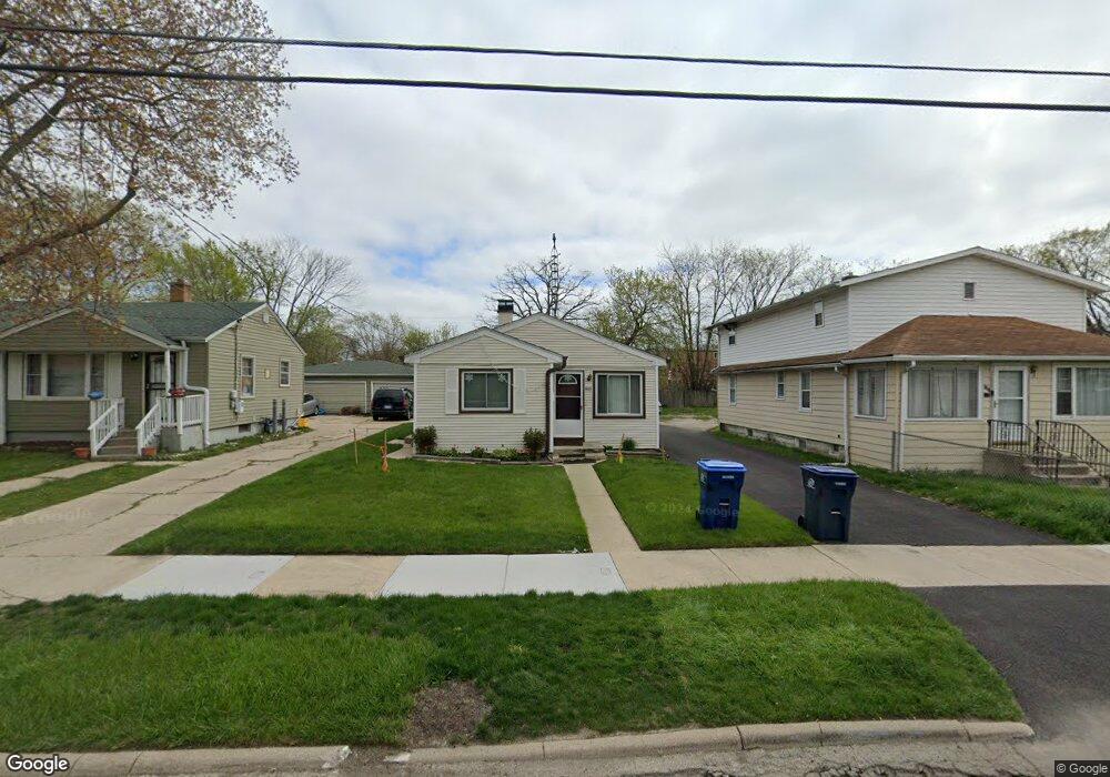 901 Pine St, Waukegan, IL 60085 - photo 1