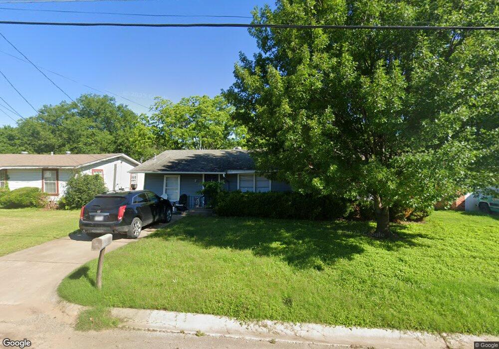 1006 W Lone Star Ave, Cleburne, TX 76033 - photo 1