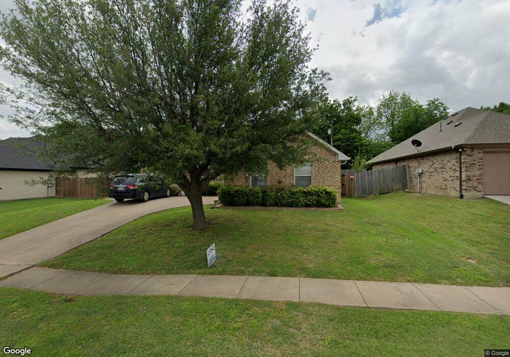 711 Oakmont Dr, Ennis, TX 75119 - photo 1