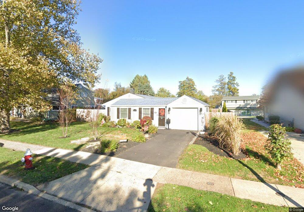118 Deep Dale Dr E, Levittown, PA 19056 - photo 1