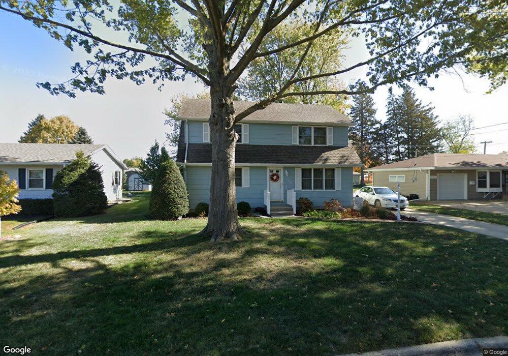 1206 E 15th St S, Newton, IA 50208 - photo 1