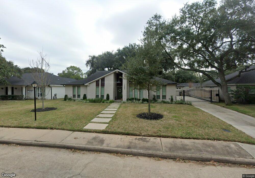 10207 Olympia Dr, Houston, TX 77042 - photo 1