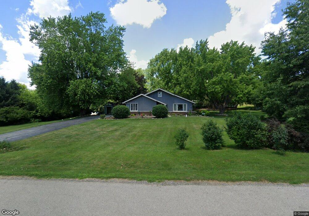 N51W27812 N Courtland Cir, Pewaukee, WI 53072 - photo 1