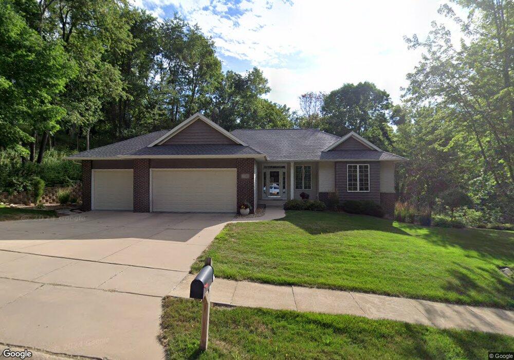 2700 Adirondack Dr NE, Cedar Rapids, IA 52402 - photo 1