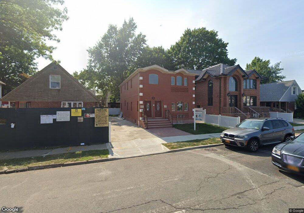 43-54 Utopia Pkwy unit 2F, Flushing, NY 11358 - photo 1