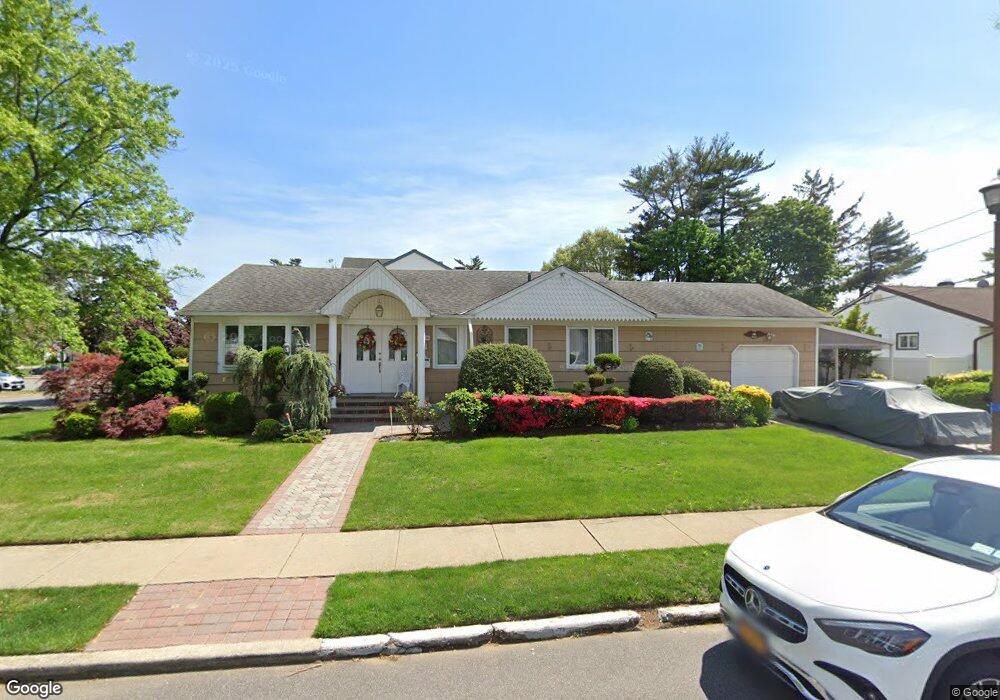 685 Craft Ave, Franklin Square, NY 11010 - photo 1