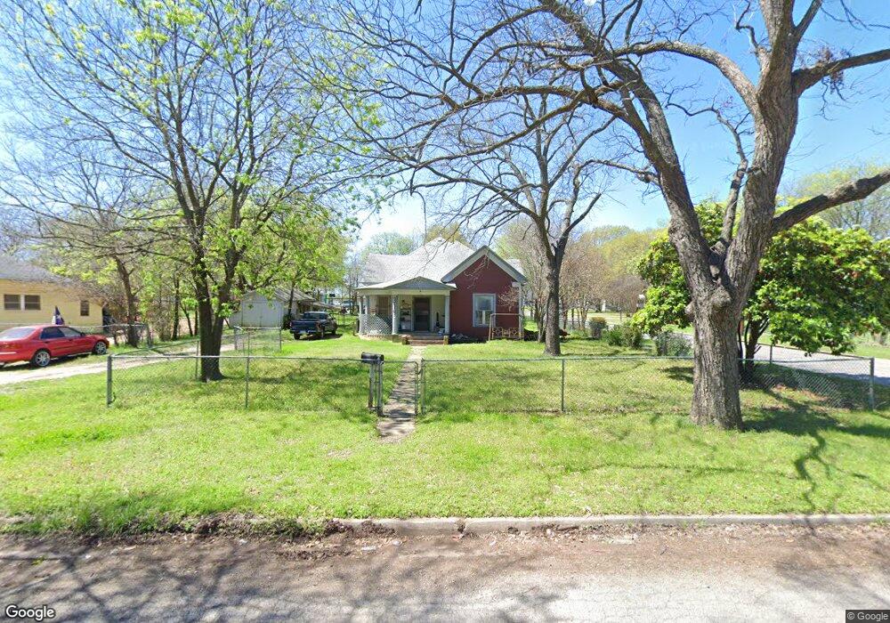 319 N Walnut St, Cleburne, TX 76033 - photo 1