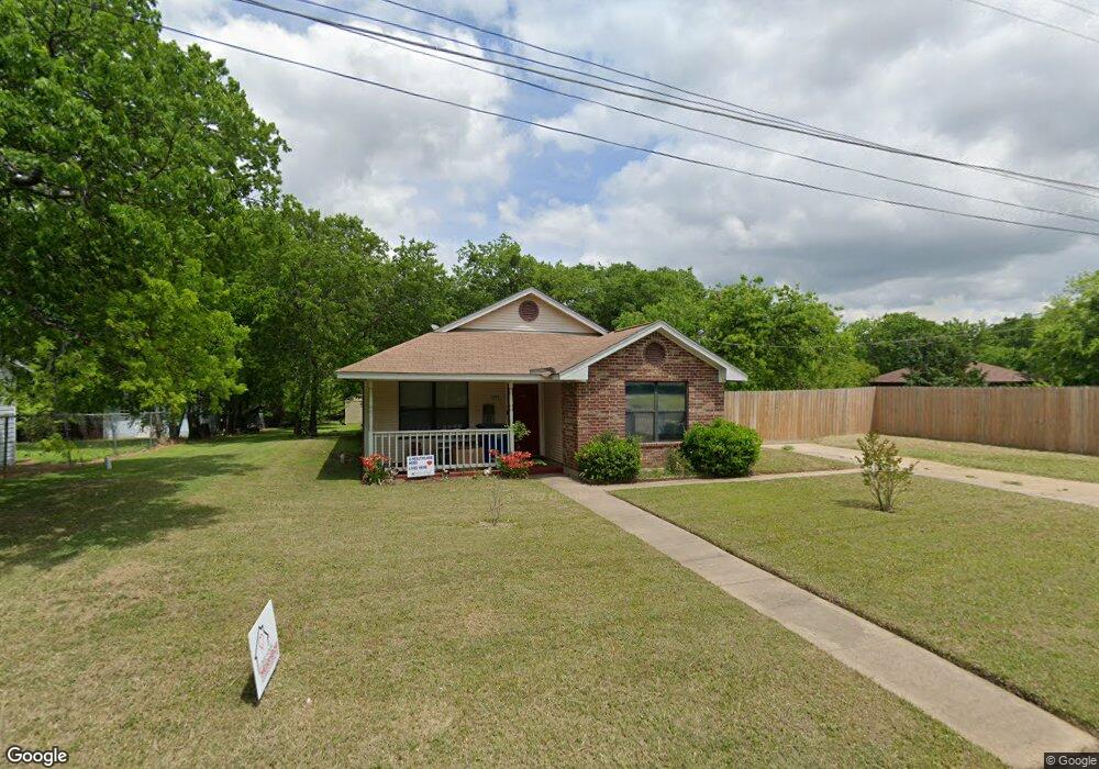 1200 N Shawnee St, Ennis, TX 75119 - photo 1