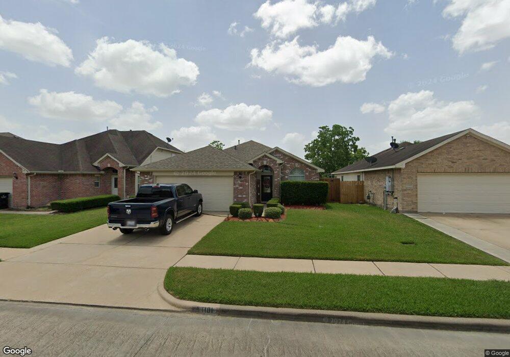 1101 Lasso Ct, Alvin, TX 77511 - photo 1