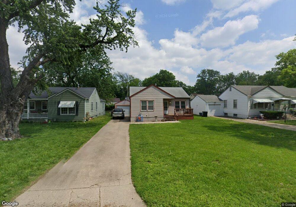 2416 SW Beverly Ct, Topeka, KS 66611 - photo 1