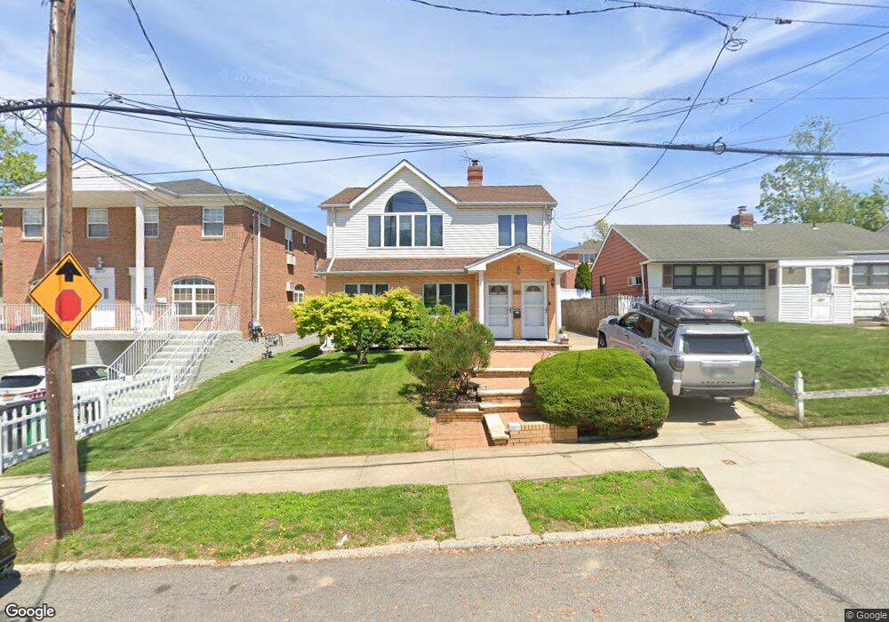 5821 255th St, Little Neck, NY 11362 - photo 1