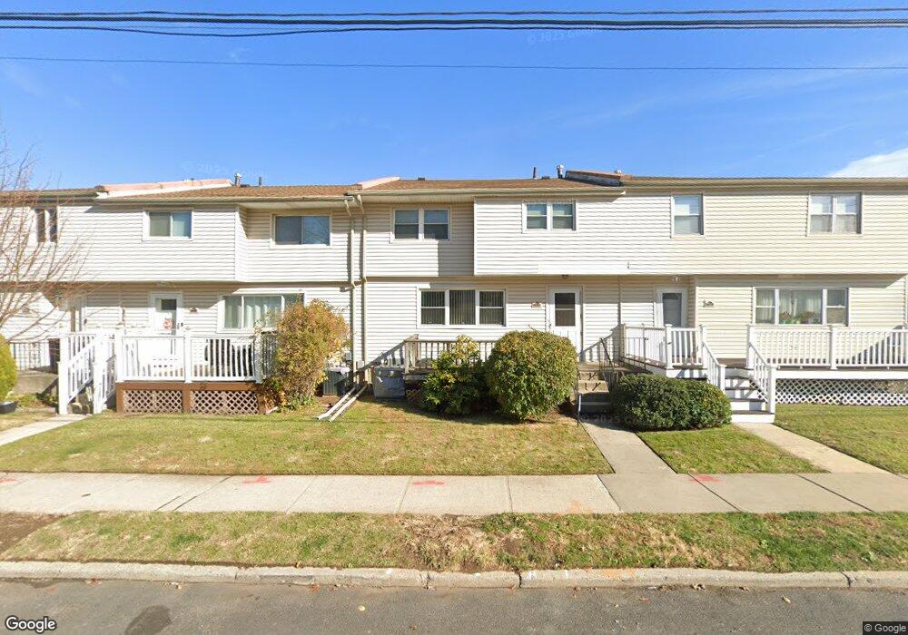 527 Willow Rd E, Staten Island, NY 10314 - photo 1