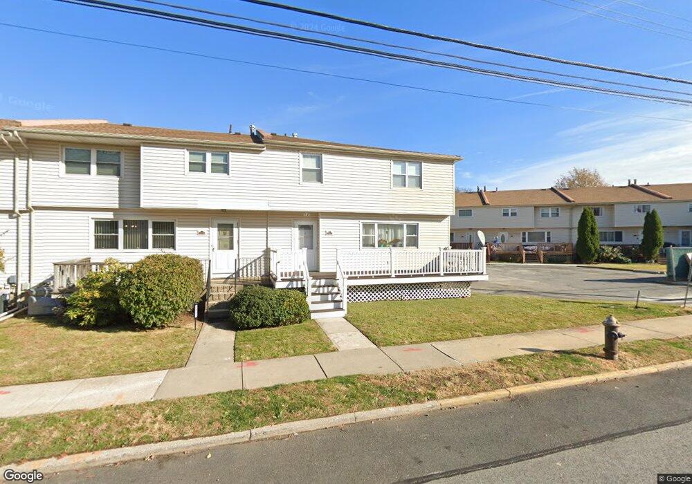 529 Willow Rd E unit 2, Staten Island, NY 10314 - photo 1