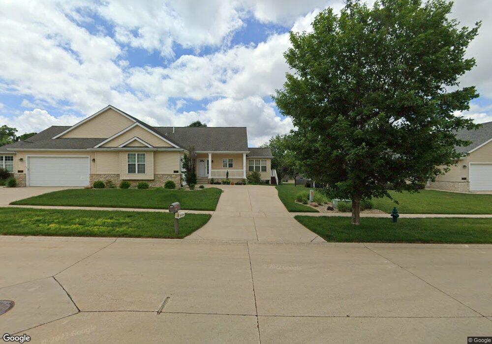 4007 N Willowbend Rd NE, Cedar Rapids, IA 52411 - photo 1