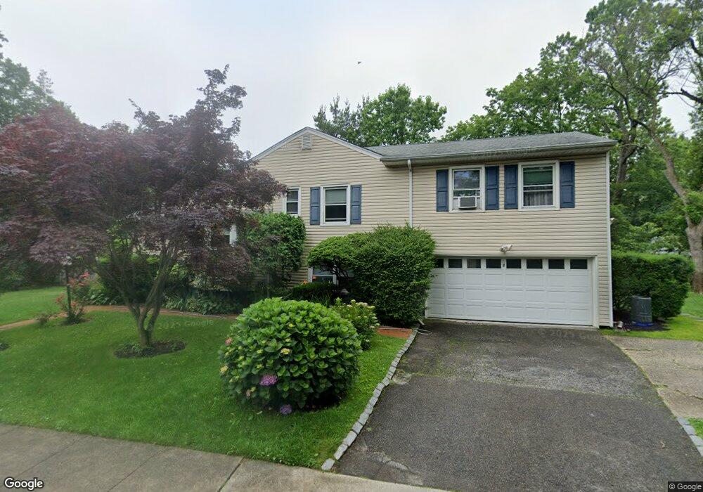 2 Lincoln Rd, Great Neck, NY 11021 - photo 1