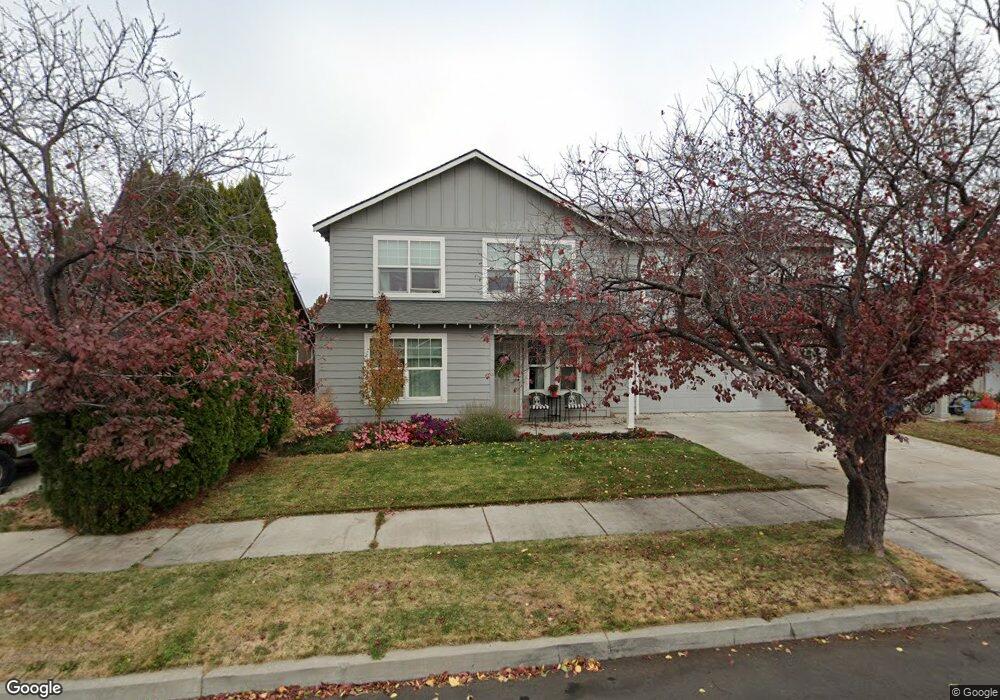 3237 SW Juniper Ave, Redmond, OR 97756 - photo 1