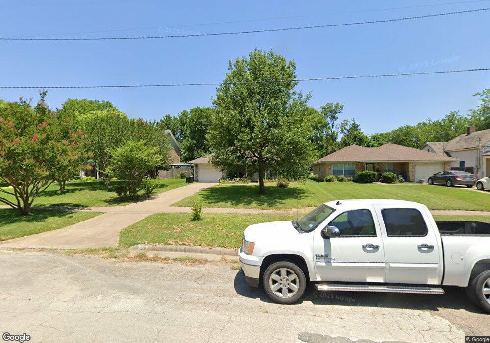 516 W 5th St, Bonham, TX 75418 - photo 1