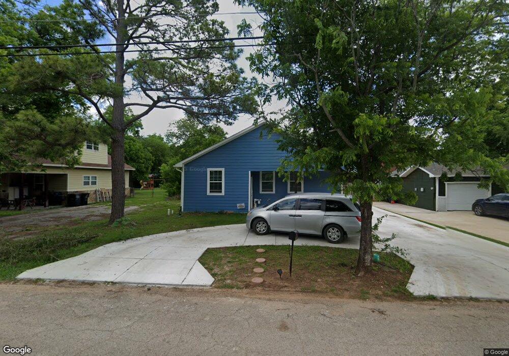 202 Madison St, Cleburne, TX 76033 - photo 1