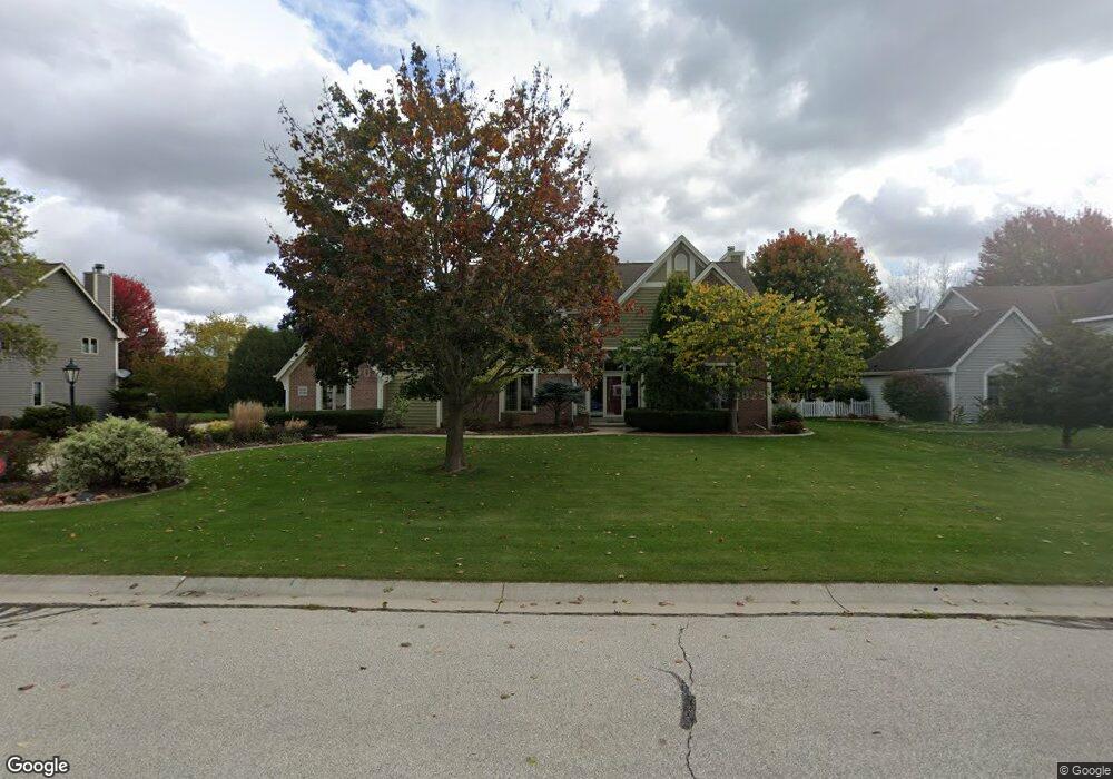 W146N7090 Winter Hollow Dr, Menomonee Falls, WI 53051 - photo 1